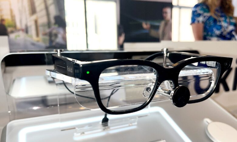 Smart Glasses, Buggy Voice Assistant